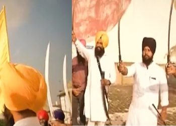 ਆਜ਼ਾਦੀ ਦੀ 75ਵੀਂ ਵਰ੍ਹੇਗੰਢ ਮੌਕੇ ਦਲ ਖਾਲਸਾ ਵੱਲੋਂ ਕੇਸਰੀ ਝੰਡਾ ਲਹਿਰਾਇਆ ਤੇ ਤਲਵਾਰਾਂ ਨਾਲ ਦਿੱਤੀ ਸਲਾਮੀ ,ਮੱਧ ਪ੍ਰਦੇਸ਼ ਵਿੱਚ ਗੁਰਦੁਆਰਾ ਸਾਹਿਬ ਉਪਰ ਤਿਰੰਗਾ ਝੰਡਾ ਲਹਿਰਾਉਣ ਨੂੰ ਲੈ ਕੇ ਮਾਮਲਾ ਭਖ ਗਿਆ ਹੈ