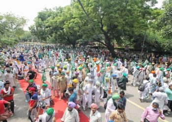 ਕਿਸਾਨਾਂ ਦੀ ਦਿੱਲੀ ਦੇ ਜੰਤਰ ਮੰਤਰ ਤੇ ਮਹਾਂਪੰਚਾਇਤ, ਹਜ਼ਾਰਾਂ ਕਿਸਾਨ ਰੋਕਾਂ ਦੇ ਬਾਵਜੂਦ ਵੀ ਪਹੁੰਚੇ ￼