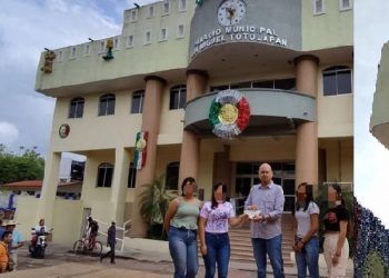 ਮੈਕਸੀਕੋ ਵਿੱਚ ਚੱਲ ਰਹੇ ਕਿਸੇ ਪ੍ਰੋਗਰਾਮ ਦੌਰਾਨ ਅਣਪਛਾਤੇ ਬੰਦੂਕਧਾਰੀਆਂ ਨੇ ਅੰਨ੍ਹੇਵਾਹ ਗੋਲੀਆਂ ਚਲਾ ਕੇ 7 ਪੁਲਿਸ ਕਰਮਚਾਰੀਆਂ ਸਮੇਤ ਵੱਡੀ ਗਿਣਤੀ ਵਿੱਚ ਲੋਕਾਂ ਦੇ ਕੀਤੇ ਕਤਲ 