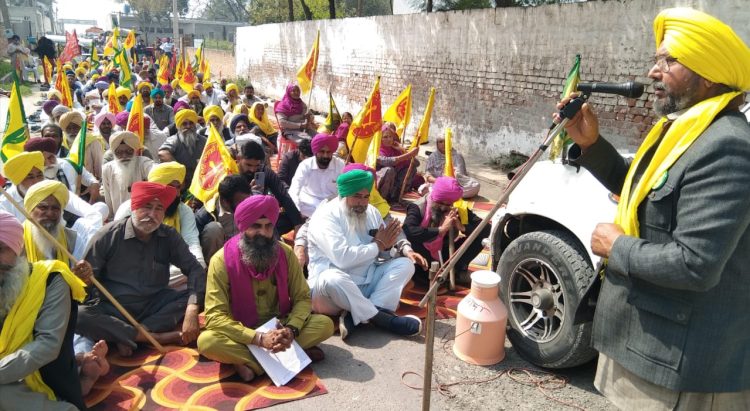 ਬਾਘਾਪੁਰਾਣਾ ਵਿਧਾਇਕ ਦੇ ਘਰ ਅੱਗੇ ਕਿਸਾਨ ਜਥੇਬੰਦੀਆਂ ਨੇ ਲਗਾਇਆ ਧਰਨਾ