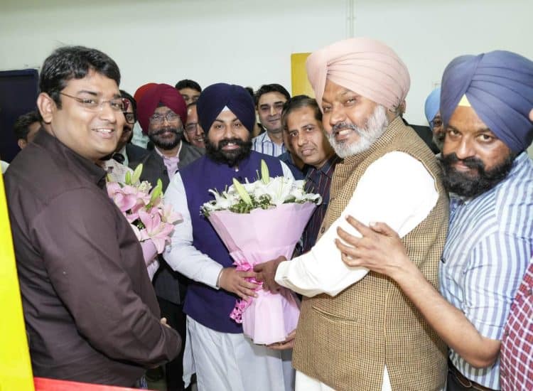 ਵਿੱਤ ਮੰਤਰੀ ਚੀਮਾ ਅਤੇ ਸੂਚਨਾ ਤੇ ਲੋਕ ਸੰਪਰਕ ਮੰਤਰੀ ਬੈਂਸ ਵੱਲੋਂ ਪੱਤਰਕਾਰਾਂ ਨੂੰ ਬਿਹਤਰ ਕੰਮਕਾਜੀ ਮਾਹੌਲ ਪ੍ਰਦਾਨ ਕਰਨ ਲਈ ਅਤਿ-ਆਧੁਨਿਕ ਪ੍ਰੈੱਸ ਲੌਂਜ ਦਾ ਉਦਘਾਟਨ