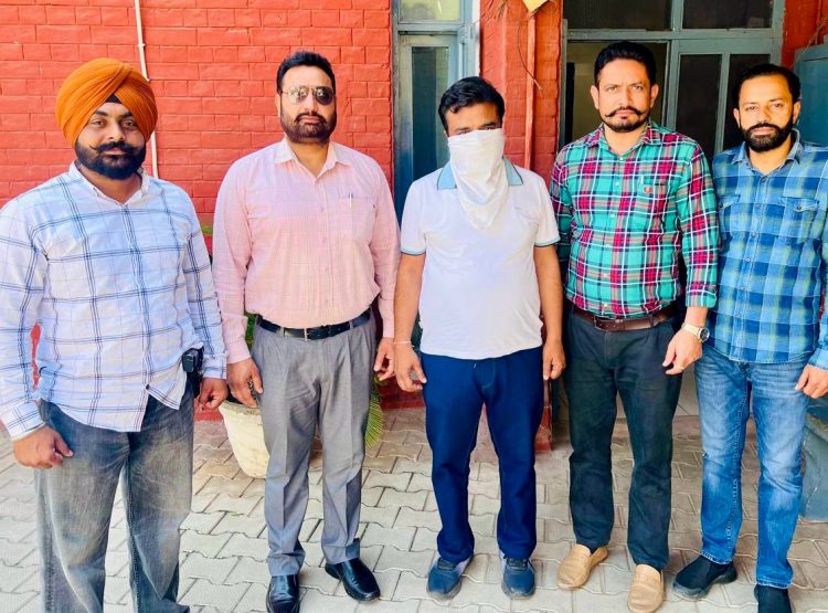 20000 ਰੁਪਏ ਰਿਸ਼ਵਤ ਮੰਗਣ ਦੇ ਦੋਸ਼ ਹੇਠ ਵਿਜੀਲੈਂਸ ਵਿਭਾਗ ਵੱਲੋਂ ਆਡਿਟ ਇੰਸਪੈਕਟਰ ਗ੍ਰਿਫ਼ਤਾਰ