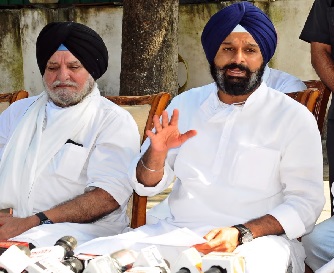 ਸ਼੍ਰੋਮਣੀ ਅਕਾਲੀ ਦਲ ਬਾਦਲ ਵਿੱਚ ਪਈ ਫੁੱਟ, ਬਿਕਰਮ ਸਿੰਘ ਮਜੀਠੀਆ ਨੇ ਜੱਥੇਦਾਰਾਂ ਨੂੰ ਹਟਾਉਣ ਤੇ ਅੰਤ੍ਰਿੰਗ ਕਮੇਟੀ ਦੇ ਫ਼ੈਸਲੇ ਦੀ ਕੀਤੀ ਨਿੰਦਾ