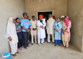 ਕਣਕ ਸੜਨ ਨਾਲ ਹੋਏ ਵੱਡੇ ਨੁਕਸਾਨ ਕਰਕੇ ਪੀੜਤ ਪਰਿਵਾਰ ਨੂੰ ਮਿਲਣ ਪਹੁੰਚੇ ਫਰੀਦਕੋਟ ਦੇ ਐਮ ਪੀ ਸਰਬਜੀਤ ਸਿੰਘ ਖਾਲਸਾ