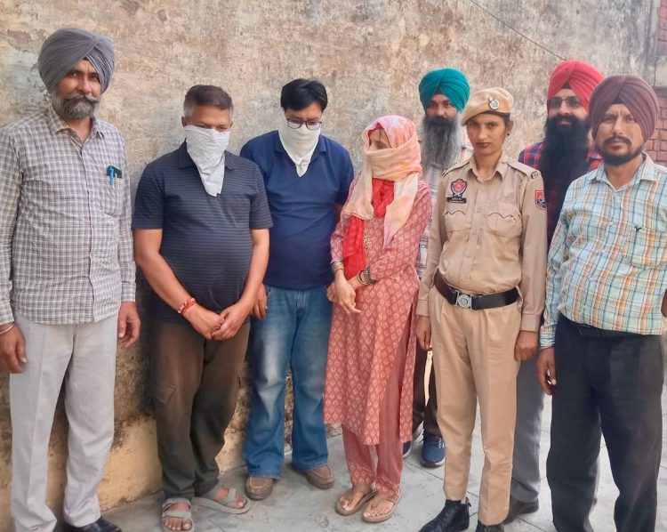 ਭ੍ਰਿਸ਼ਟਾਚਾਰ ਵਿਰੁੱਧ ਮੁਹਿੰਮ: ਫੰਡਾਂ ਦੀ ਹੇਰਾਫੇਰੀ ਦੇ ਦੋਸ਼ ਹੇਠ ਸਾਬਕਾ ਵਿਧਾਇਕ ਦੇ ਪੁੱਤਰ, ਨੂੰਹ, ਕਾਰਜਕਾਰੀ ਅਧਿਕਾਰੀ ਅਤੇ ਦੋ ਹੋਰਨਾਂ ਵਿਰੁੱਧ ਪਰਚਾ ਦਰਜ