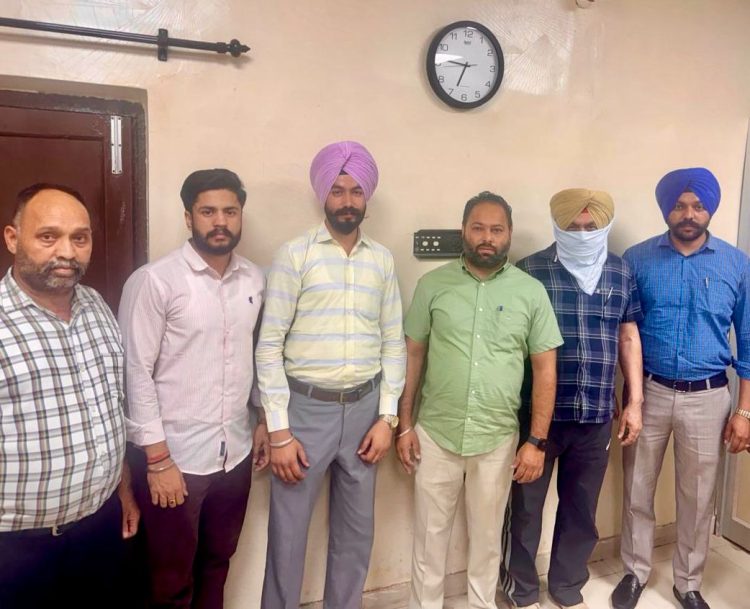 ਭ੍ਰਿਸ਼ਟਾਚਾਰ ਵਿਰੁੱਧ ਮੁਹਿੰਮ : ਵਿਜੀਲੈਂਸ ਵਿਭਾਗ ਨੇ 25,000 ਰੁਪਏ ਰਿਸ਼ਵਤ ਲੈਂਦਾ ਸਹਾਇਕ ਸਬ-ਇੰਸਪੈਕਟਰ ਕੀਤਾ ਗ੍ਰਿਫ਼ਤਾਰ