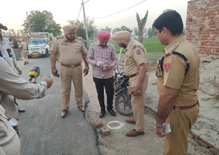 ਦਿਨ ਦਿਹਾੜੇ ਮੋਗਾ ਜ਼ਿਲ੍ਹੇ ਦੇ ਪਿੰਡ ਵਿੱਚ ਮੋਟਰਸਾਈਕਲ ਤੇ ਆ ਰਹੇ ਨੌਜਵਾਨ ਦੇ ਅਣਪਛਾਤੇ ਵਿਅਕਤੀਆਂ ਨੇ ਸਿਰ ’ਚ ਮਾਰੀ ਗੋਲੀ ਕੀਤਾ ਗੰਭੀਰ ਜ਼ਖ਼ਮੀ
