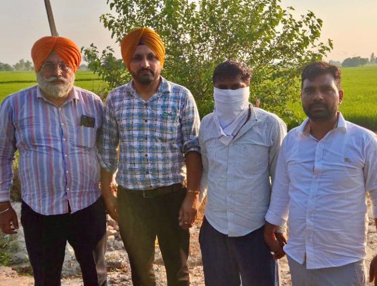 60,000 ਰੁਪਏ ਰਿਸ਼ਵਤ ਲੈਂਦਾ ਕਲਰਕ ਵਿਜੀਲੈਂਸ ਵਿਭਾਗ ਵੱਲੋਂ ਰੰਗੇ ਹੱਥੀਂ ਕਾਬੂ