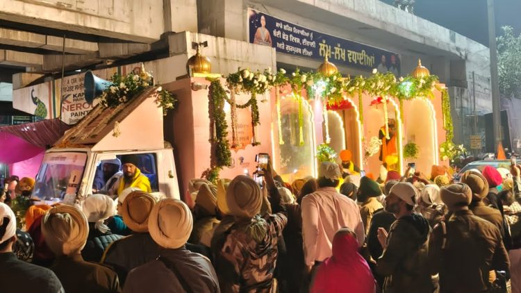 ਸ਼੍ਰੀ ਗੁਰੂ ਤੇਗ ਬਹਾਦਰ ਜੀ ਦੇ 350ਵੇਂ ਸ਼ਹੀਦੀ ਦਿਹਾੜੇ ਨੂੰ ਸਮਰਪਿਤ ਵਿਸ਼ਾਲ ਨਗਰ ਕੀਰਤਨ, ਮੋਗਾ ਪੁੱਜਣ ਤੇ ਚਾਰੋਂ ਵਿਧਾਇਕਾਂ, ਡਿਪਟੀ ਕਮਿਸ਼ਨਰ ਸਮੇਤ ਸੰਗਤਾਂ ਵੱਲੋਂ ਭਰਵਾਂ ਸਵਾਗਤ