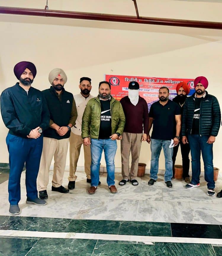 ਵਿਜੀਲੈਂਸ ਵਿਭਾਗ ਵੱਲੋਂ ਕਮਿਸ਼ਨਰ, ਨਗਰ ਨਿਗਮ-ਕਮ- ਐਸ.ਡੀ.ਐਮ. ਬਟਾਲਾ 50 ਹਜ਼ਾਰ ਰੁਪਏ ਰਿਸ਼ਵਤ ਲੈਂਦਾ ਰੰਗੇ ਹੱਥੀਂ ਕਾਬੂ