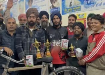 ਮੋਗਾ ਜ਼ਿਲ੍ਹੇ ਦੇ ਪਿੰਡ ਘੋਲੀਆ ਖੁਰਦ ਨੇ ਪੰਜਾਬ ਨੂੰ ਦੋ ਵੱਡੇ ਵਿਹਲੜ ਦਿੱਤੇ, ਇਨਾਮ ਦੇ ਕੇ ਕੀਤਾ ਗਿਆ ਸਨਮਾਨਿਤ 