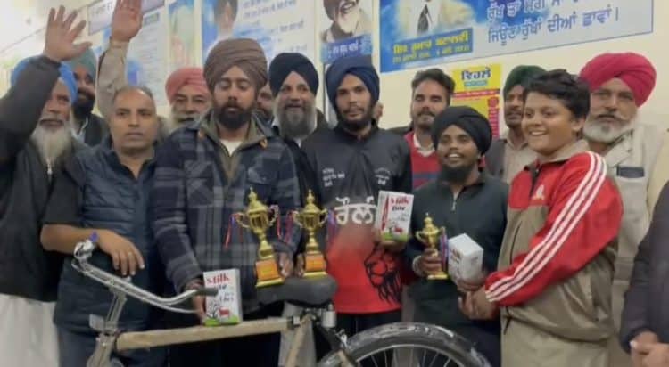 ਮੋਗਾ ਜ਼ਿਲ੍ਹੇ ਦੇ ਪਿੰਡ ਘੋਲੀਆ ਖੁਰਦ ਨੇ ਪੰਜਾਬ ਨੂੰ ਦੋ ਵੱਡੇ ਵਿਹਲੜ ਦਿੱਤੇ, ਇਨਾਮ ਦੇ ਕੇ ਕੀਤਾ ਗਿਆ ਸਨਮਾਨਿਤ 