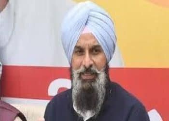 ਬਿਕਰਮ ਸਿੰਘ ਮਜੀਠੀਆ ਦੇ ਘਰ ਵਿੱਚ ਕੰਮ ਕਰਦੇ ਸੇਵਾਦਾਰ ਨੂੰ ਪੁਲਿਸ ਨੇ ਚੱਕਿਆ।