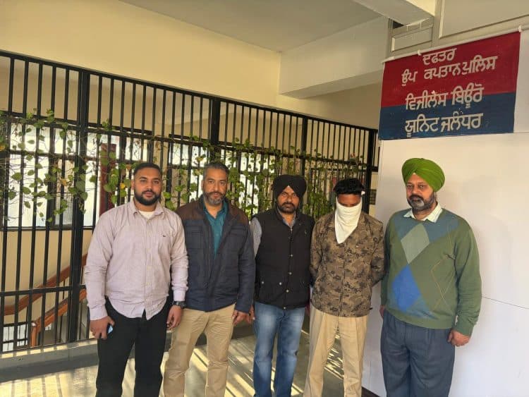 ਵਿਜੀਲੈਂਸ ਵਿਭਾਗ ਨੇ ਨਾਇਬ ਕੋਰਟ ਨੂੰ 8000 ਰੁਪਏ ਰਿਸ਼ਵਤ ਲੈਂਦਿਆਂ ਰੰਗੇ ਹੱਥੀਂ ਕੀਤਾ ਕਾਬੂ