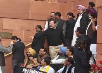 ਰਾਹੁਲ ਗਾਂਧੀ ਨੇ ਰਵਨੀਤ ਬਿੱਟੂ ਨੂੰ ਆਖਿਆ ਕੀ ਹਾਲ ਹੈ ਗੱਦਾਰ ਦੋਸਤ,ਉਸ ਤੋਂ ਬਾਅਦ ਹੋਈ ਤਿੱਖੀ ਬਹਿਸ 