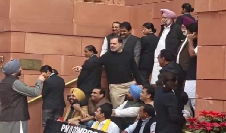 ਰਾਹੁਲ ਗਾਂਧੀ ਨੇ ਰਵਨੀਤ ਬਿੱਟੂ ਨੂੰ ਆਖਿਆ ਕੀ ਹਾਲ ਹੈ ਗੱਦਾਰ ਦੋਸਤ,ਉਸ ਤੋਂ ਬਾਅਦ ਹੋਈ ਤਿੱਖੀ ਬਹਿਸ 