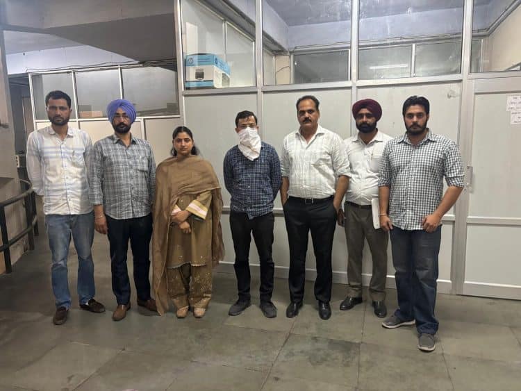 ਵਿਜੀਲੈਂਸ ਵਿਭਾਗ ਵੱਲੋਂ 1,00,000 ਰੁਪਏ ਰਿਸ਼ਵਤ ਲੈਂਦਾ ਡਰੱਗ ਇੰਸਪੈਕਟਰ ਰੰਗੇ ਹੱਥੀਂ ਕਾਬੂ