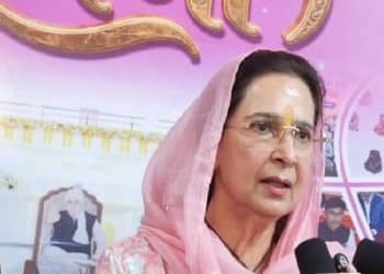 ਨਵਜੋਤ ਕੌਰ ਸਿੱਧੂ ਨੇ ਆਪਣੇ ਆਪ ਨੂੰ ਸੁਰਖੀਆਂ ਵਿੱਚ ਰੱਖਣ ਲਈ, ਰਾਜਨੀਤੀ ਤੋਂ ਪਾਸਾ ਵੱਟ ਕੇ ਸੰਤਾਂ ਦੀ ਸੇਵਾ ਵਿੱਚ ਲੱਗਣ ਨੂੰ ਲੈਕੇ ਦਿੱਤਾ ਬਿਆਨ 