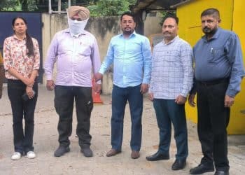 10000 ਰੁਪਏ ਰਿਸ਼ਵਤ ਲੈਂਦਾ ਨਾਇਬ ਕੋਰਟ ਵਿਜੀਲੈਂਸ ਵਿਭਾਗ ਵੱਲੋਂ ਰੰਗੇ ਹੱਥੀਂ ਕਾਬੂ