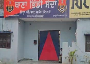 ਪੰਜਾਬ ਵਿੱਚ ਲੋਕ ਕਾਨੂੰਨ ਤੋਂ ਬੇਖੌਫ਼,ਗ੍ਰਨੇਡ ਮਾਮਲੇ ਨੂੰ ਲੈਕੇ ਪਿੰਡ ਵਿੱਚ ਪੁੱਛਗਿੱਛ ਕਰਨ ਗਈ ਪੁਲਿਸ ਤੇ ਲੋਕਾਂ ਨੇ ਇੱਟਾਂ ਰੋੜਿਆਂ ਨਾਲ ਕੀਤਾ ਹਮਲਾ