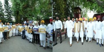 ਪੰਜਾਬ ਦੇ ਮੁੱਖ ਮੰਤਰੀ ਆਪਣੇ ਵਿਧਾਇਕਾਂ ਨੂੰ ਨਾਲ ਲੈਕੇ ਰਾਸ਼ਟਰਪਤੀ ਨੂੰ ਮਿਲਣ ਦਿੱਲੀ ਪਹੁੰਚੇ,12 ਵਜੇ ਹੋਵੇਗੀ ਮੁਲਾਕਾਤ 